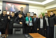 Zirve Üniversitesi’nden Şiran’a plaket verildi