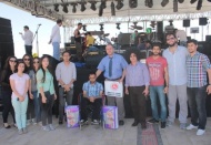Zirveli öğrencilerden tekerlekli sandalye