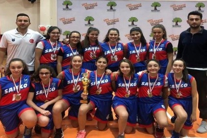 Zirvenin sahibi, Özel SANKO Okulları Kız Basketbol Takımı 
