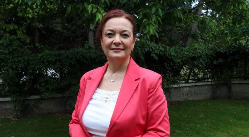 Ziyaretler yakın akrabalarımızla sınırlı kalmalı, seyahat sonrası lütfen sarılmayalım