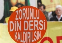 Zorunlu din dersinin kaldırılması için kampanya başlatıldı