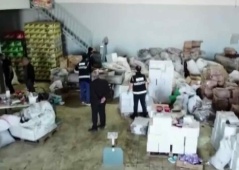 Gaziantep'te 74 ton bozulmuş kaçak gıda ele geçirildi